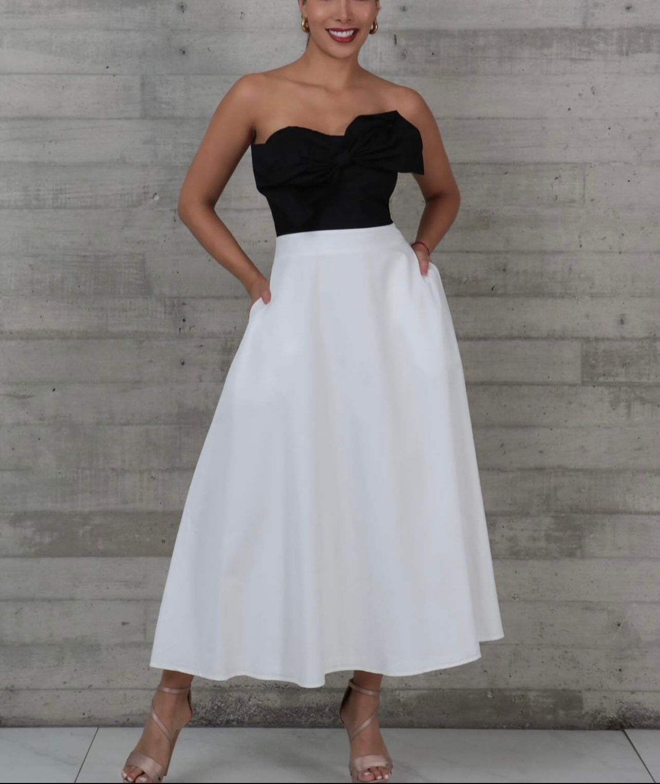 VESTIDO DE TOP CON ADORNO EN NEGRO Y FALDA BLANCA ESTILO ESPAÑOL